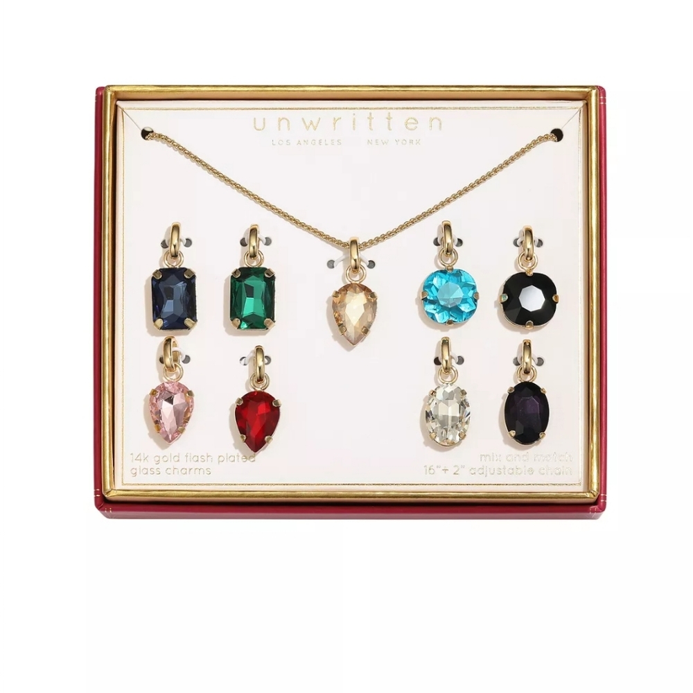 Necklace with changeable charms